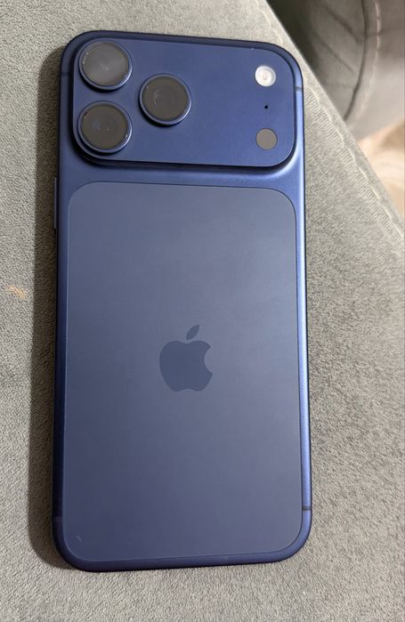 17 Pro Max Deep blue