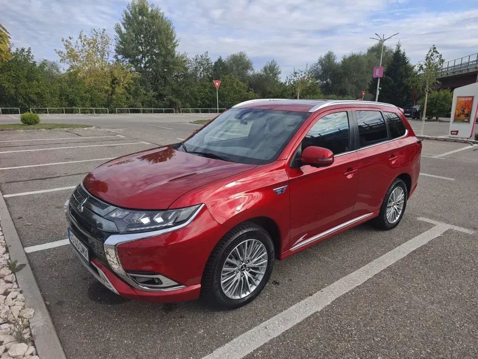 Mitsubishi Outlander OUTLANDER PHEV MY20-2019 | INSTYLE Full | 120k Km | Istoric Revizii