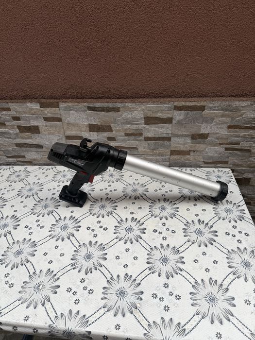 Акумулаторен пистолет за силикон WURTH