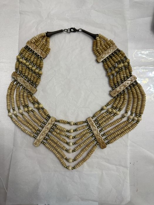 Продам женскиое украшение из слоновой кости