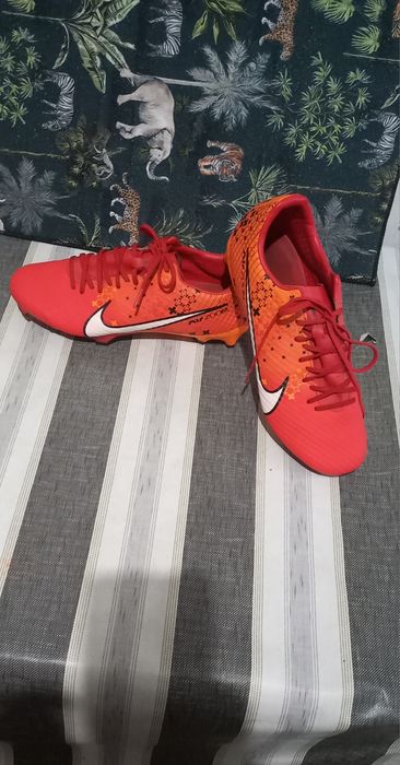 Футболни обувки/ бутонки