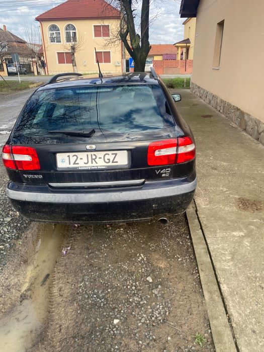 Vând Volvo V40 Benzină