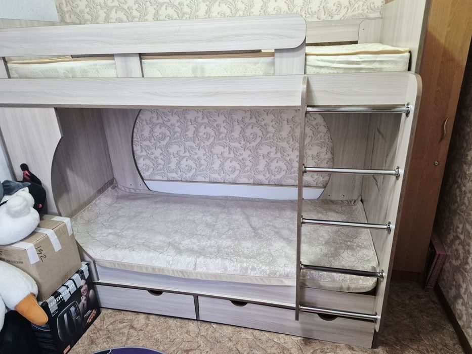 Кровать  двухярусная.