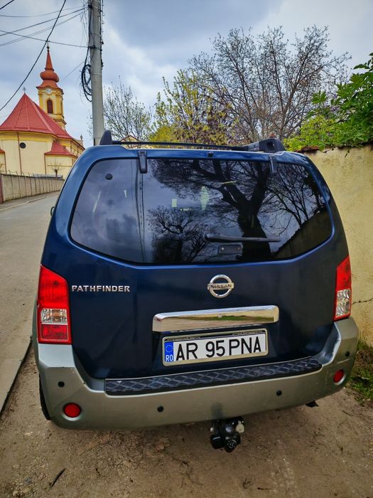 Vând Nissan Pathfinder