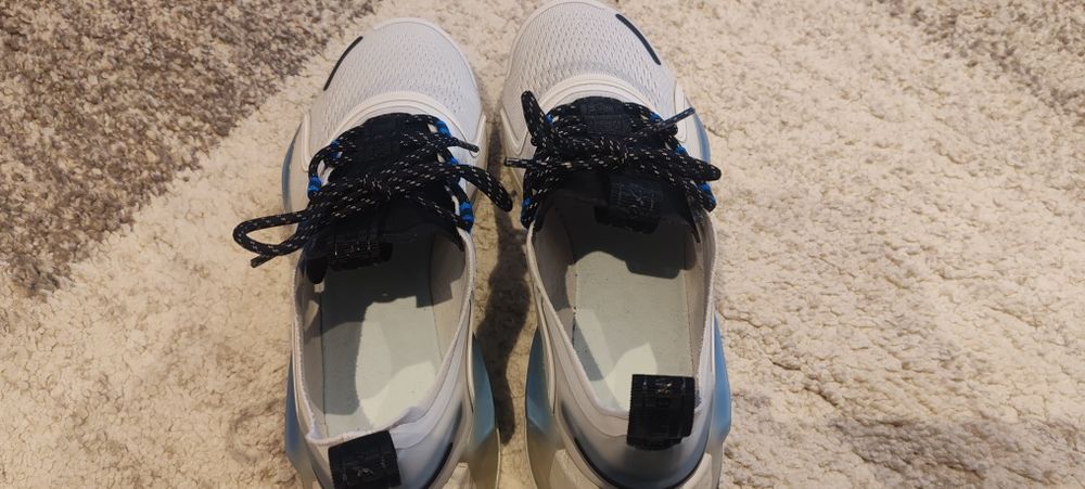 Vand Adidas NMD V3..