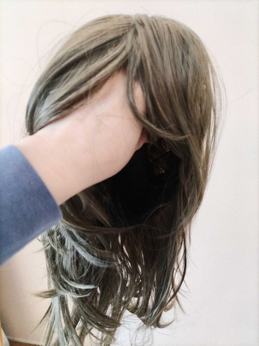 Peruca blonda de lungime medie, noua