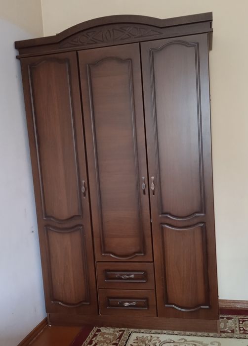 Односпальная мебель: кровать и шкаф