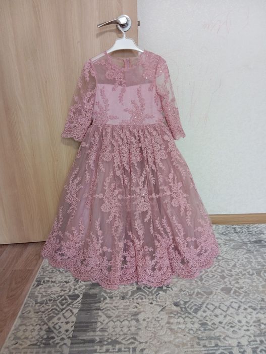 Продам платье для девочки 7-9 лет