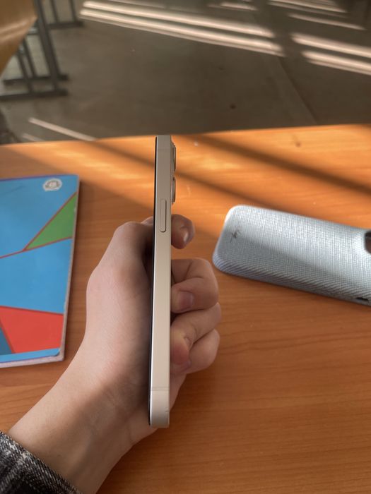 Продам iPhone 13 128