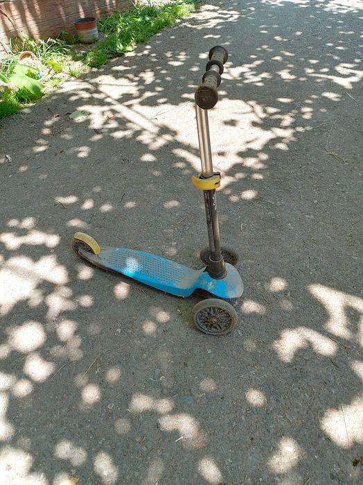 De vânzare trotineta pentru copii de 3-7 ani , foarte puțin folosită.