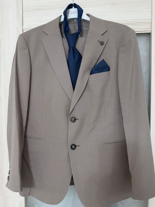 Бежевый Костюм тройка