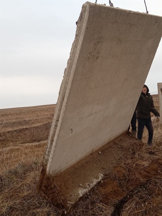 Продам заборни плиты