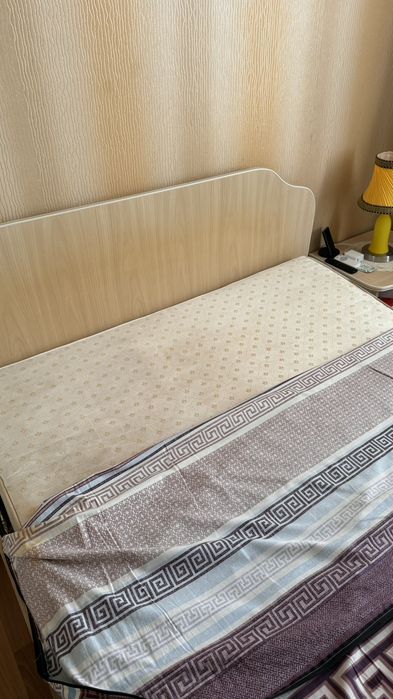 Кровать с матрасом 200х160 бу