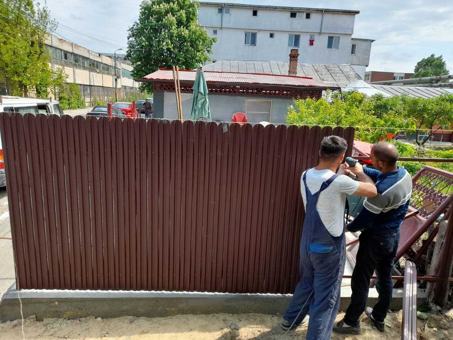 Garduri si porti de diferite modele si dimensiuni (sipca metalica, panou stil jaluzele, tabla cutata, plasa bordurata, BCA sau beton si alte modele)