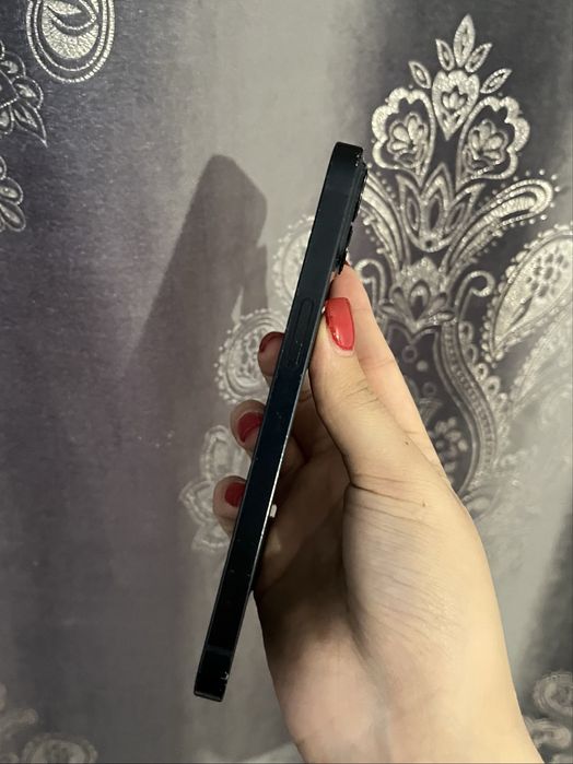 Продам iphone 13 в хорошем состоянии