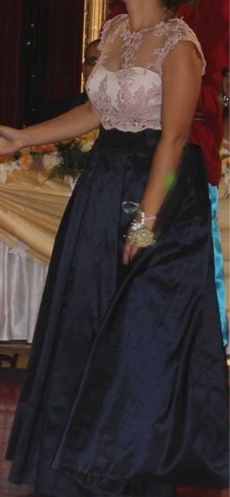 Официална дизайнерска рокля с дантелени елементи – размер 42 (L)