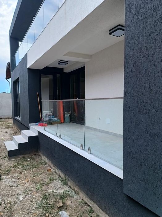 Balustrada din sticla securizata pentru balcon