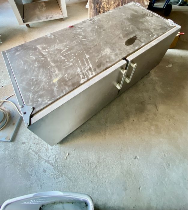 Vând masă frigorifică profesională (banc refrigerat) din inox