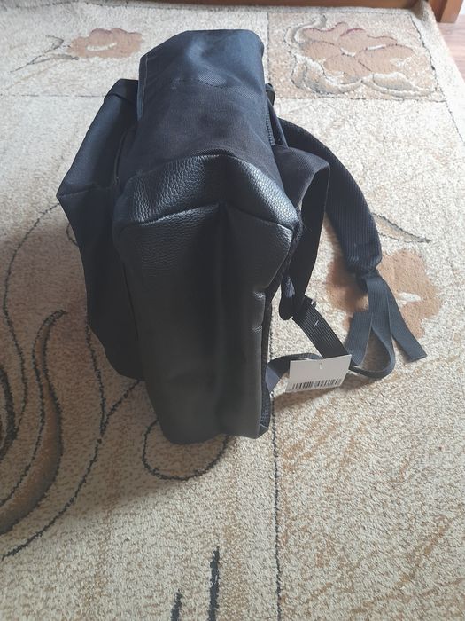 Vînd ghiozdan culoare neagră