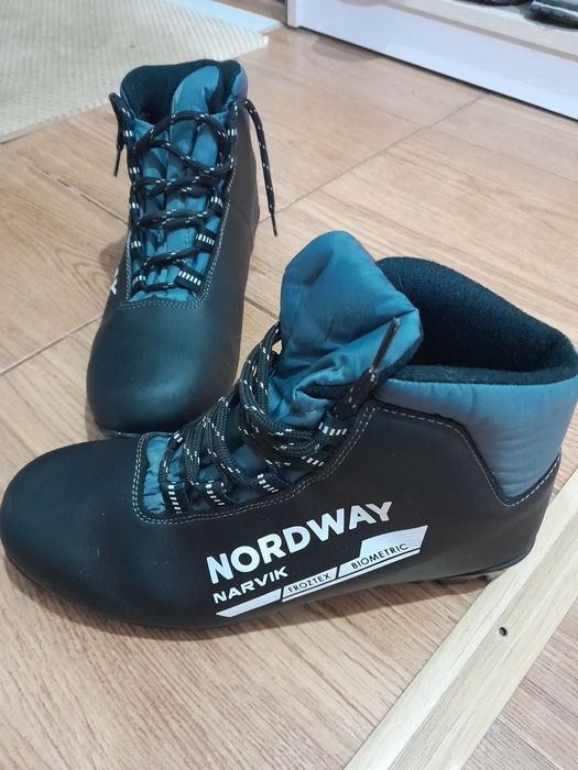 Продам лыжные ботинки