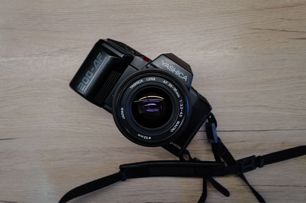 Aparat foto Yashica 200 AF cu obiectiv 35-70 autofocus film