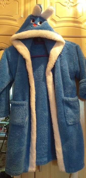 Теплая жилетка,халаты