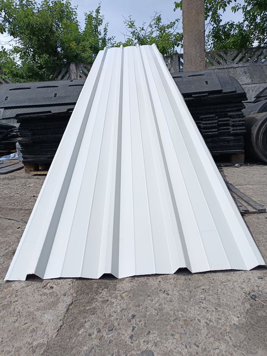Vând tabla cutata H35 lungime 4metri grosime 04mm culoare alb