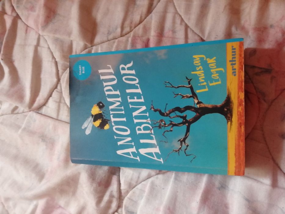 Cartea anotimpul albinelor