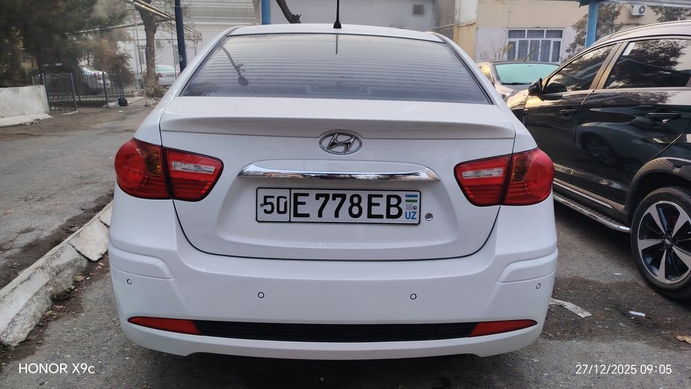 Hyundai Avante 2009 — 2