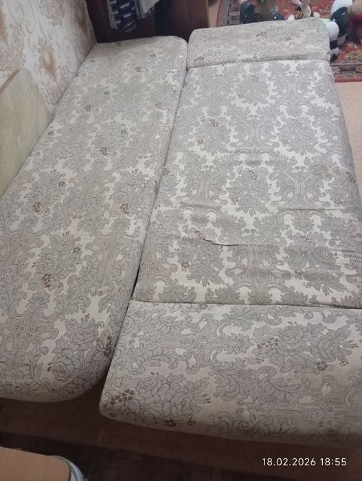 Тахта  светлого цвета