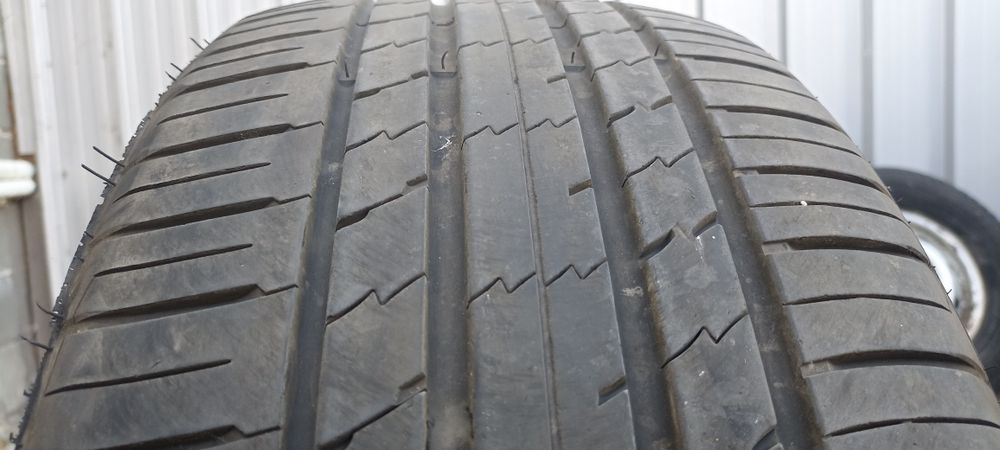 Гуми 2 броя 245/40/21