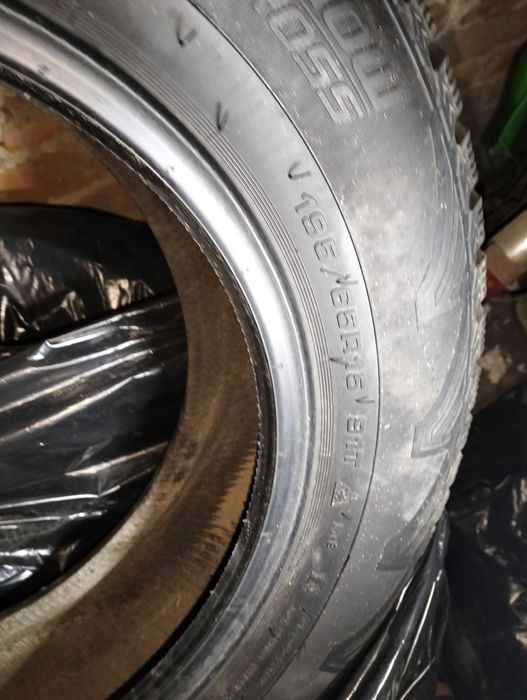 Продам зимние шины с шипами