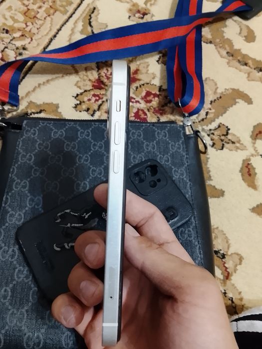 iPhone 12 бездок