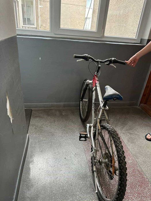 Vând două biciclete la preț super.