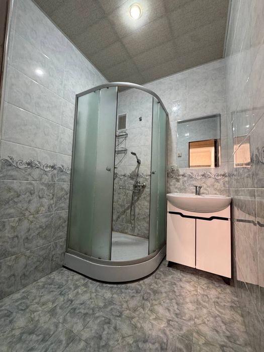 Metro yaqinida 4 xonali uy ijaraga beriladi. Chilonzor Qozirobod masji