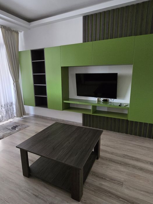 Vand urgent !!!MOBILĂ Living , cu masa de cafea ,  masa de bucatarie cu 6 scaune