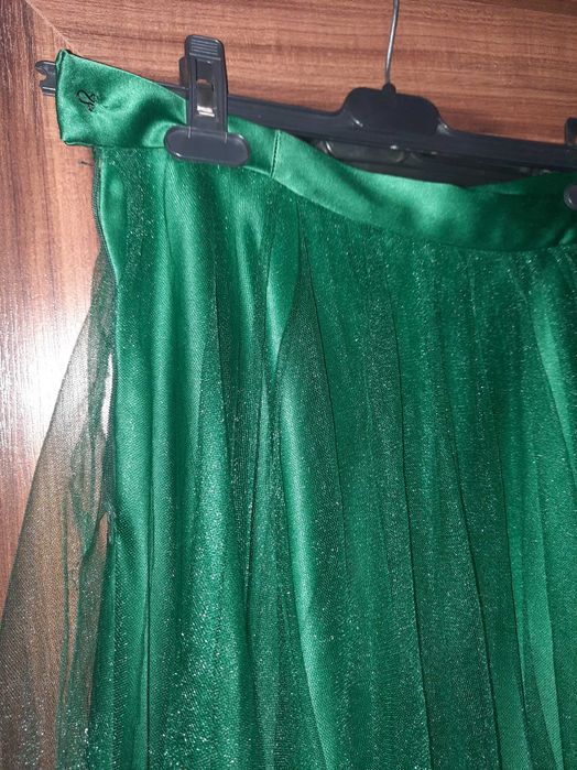 Тъмно зелена пола