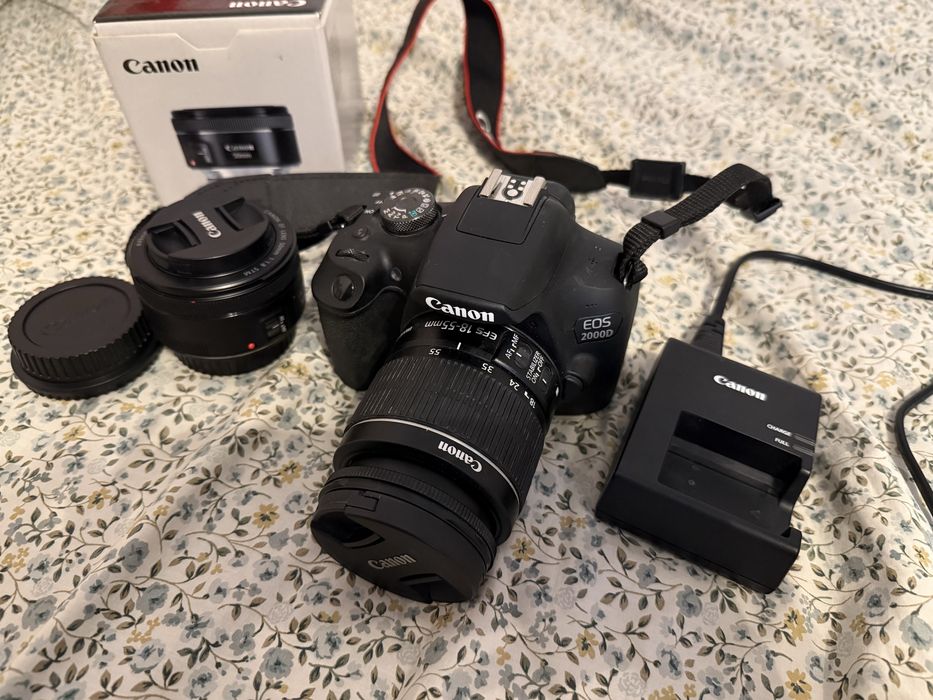 Canon eos 2000d dslr