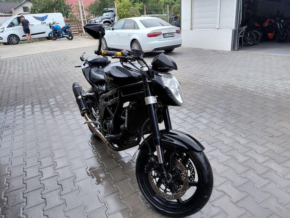 Hyosung 650  (Suzuki SV) 2016