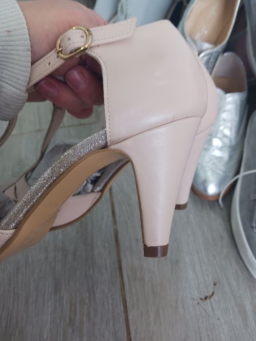 Нови обувки с токче