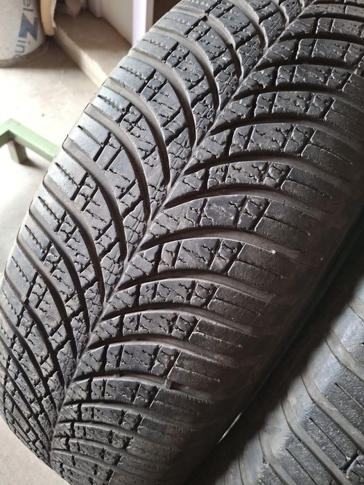 2 Anvelopele All season 215 65 r17 Goodyear
