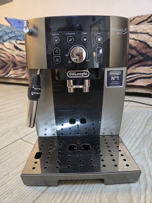 Aparat cafea boabe Delonghi Magnifica S Smart