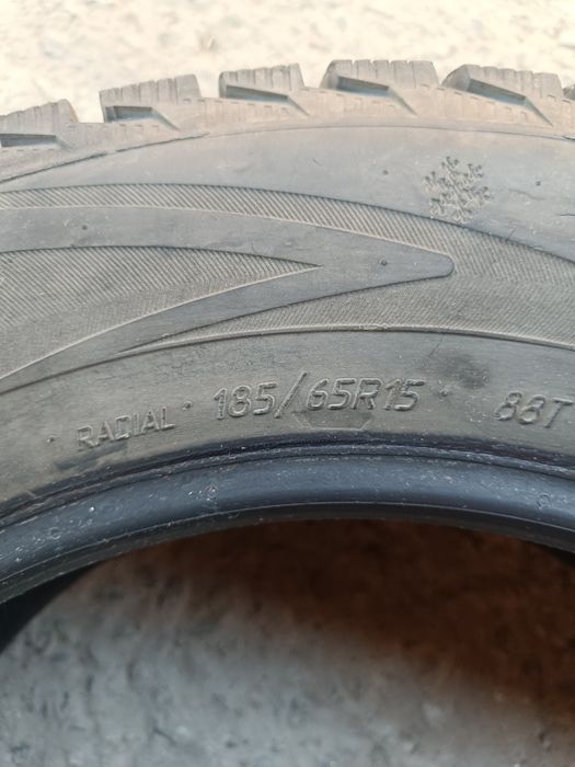 Продам шины зимние с шипами 185/65/15