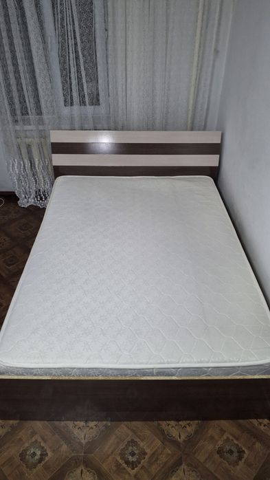 Двуспальная кровать