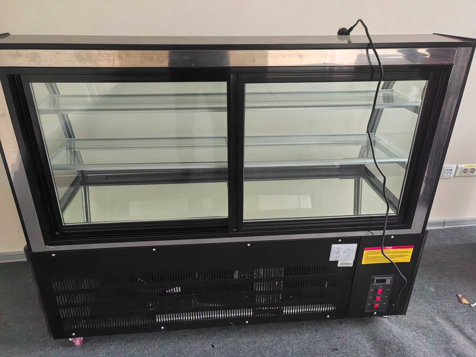 Продам витрина холодильник