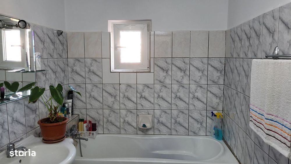 Apartament 3 camere, balcon și debara, etaj 3