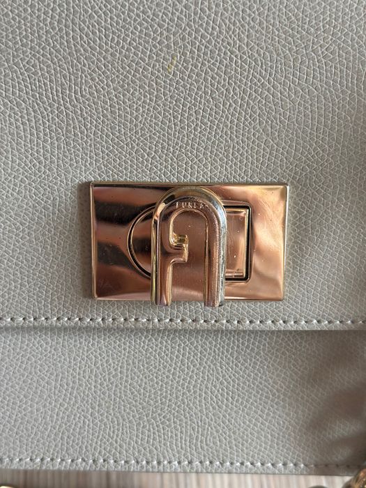 Чанта на FURLA сива