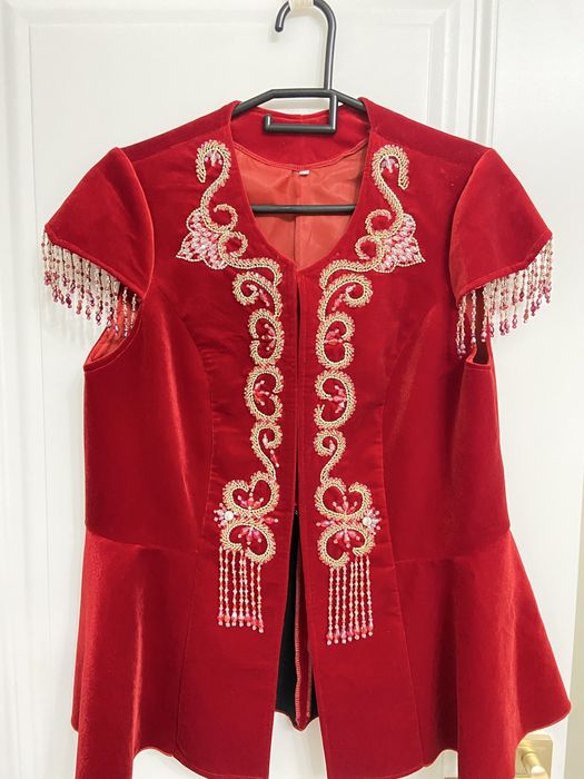 Продам красивые вечерние платья!