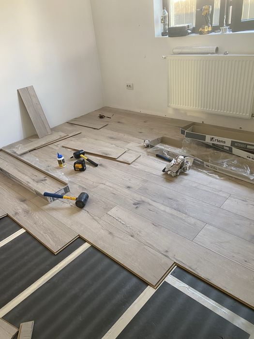 Montaj Parchet de Înaltă Calitate – Rapid, Precis și ieftin