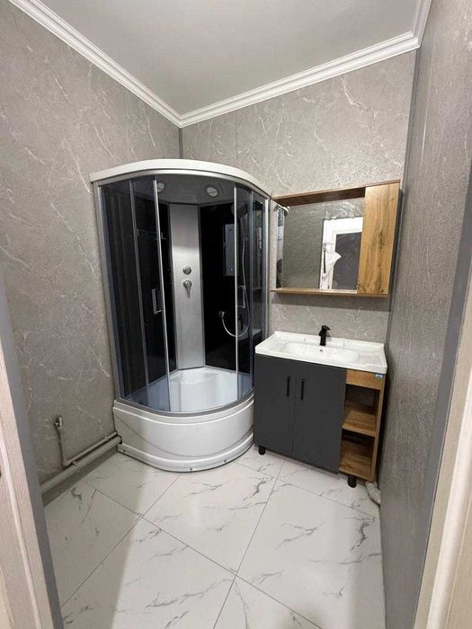 Душевые кабины и ограждения со склада!